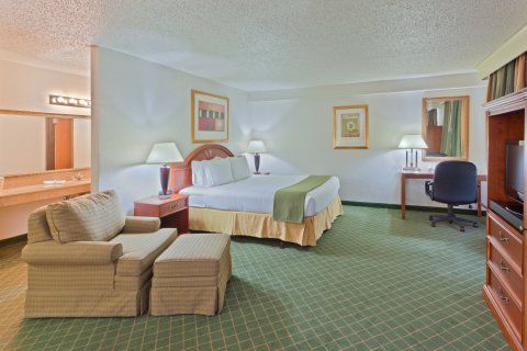 Country & By Radisson, Frederick, Md